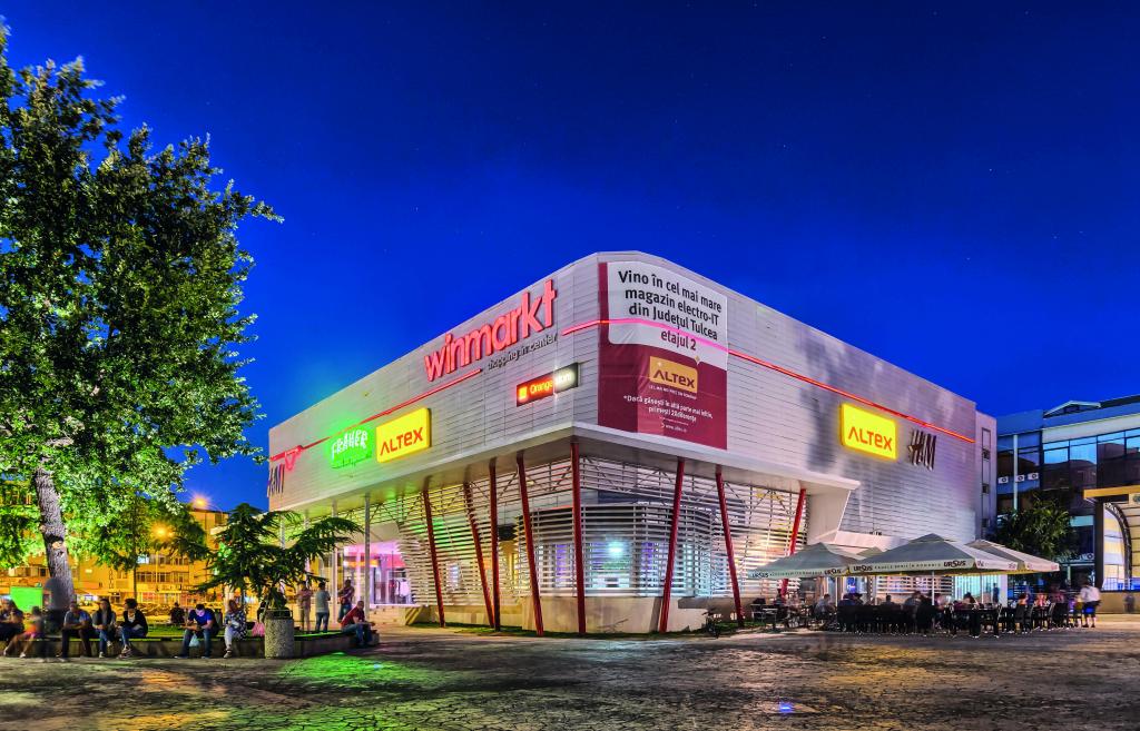 Ceduti cinque centri commerciali in Romania